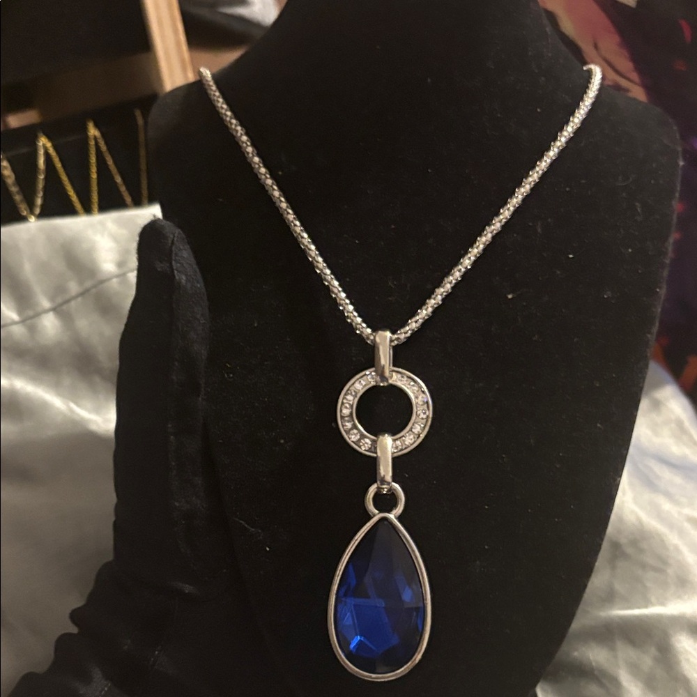 Elegant Silver and Blue Pendant Necklace